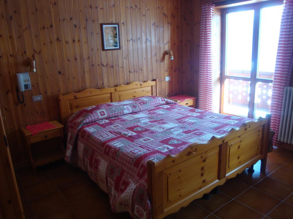 Hotel Alpe Fleurie Champoluc Exterior foto