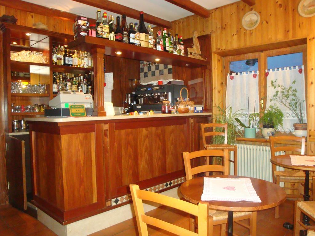 Hotel Alpe Fleurie Champoluc Exterior foto